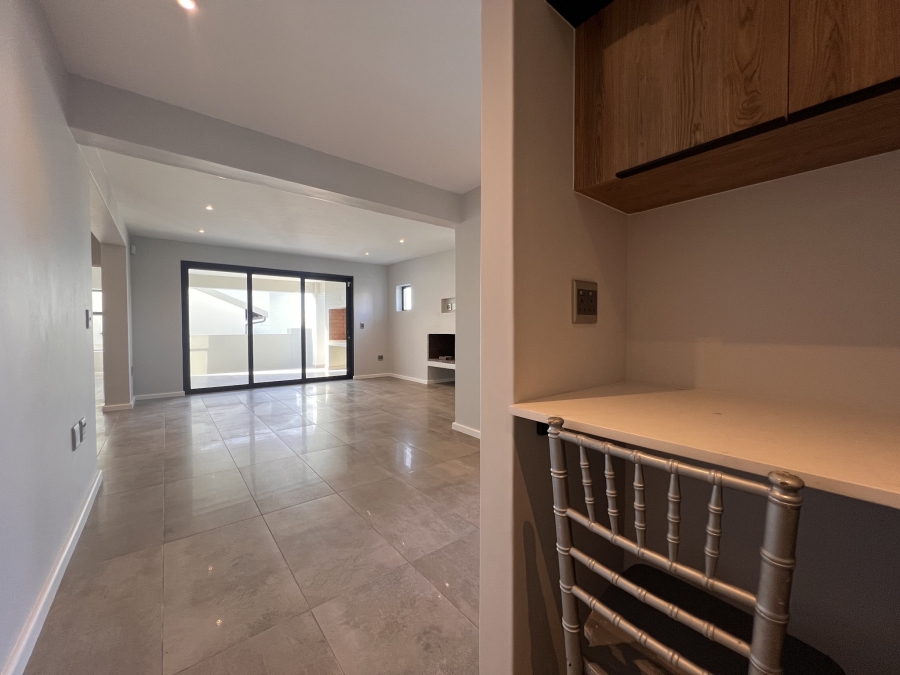 3 Bedroom Property for Sale in Country Club Western Cape